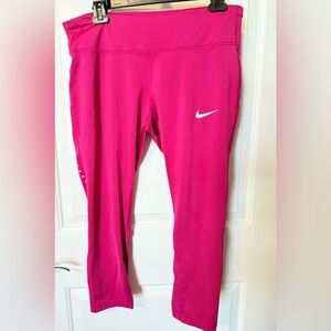 Woman’s Nike Fuchsia Capri Leggings Size Large